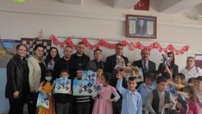 Usta Öğreticilerden Çocuklara Anlamlı Hediye
