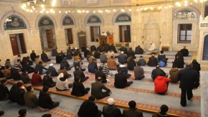 VALİ MASATLI GENÇLERLE SABAH NAMAZINDA BULUŞTU