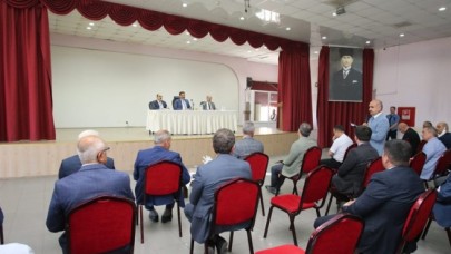 VALİ MASATLI, GÜMÜŞHACIKÖY’DE MUHTARLARLA BİR ARAYA GELDİ