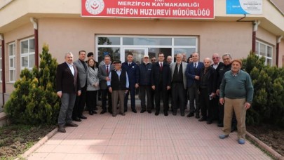 YAŞLILAR HAFTASI MÜNASEBETİYLE HUZUREVİ’NDE PROGRAM DÜZENLENDİ