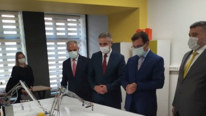YENİ KURULAN ATÖLYEDE İNCELEMELERDE BULUNDULAR