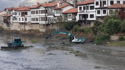 YEŞİLIRMAK NEHRİ ISLAH PROJESİ ÇALIŞMALARI HIZ KESMEDEN DEVAM EDİYOR