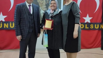 YILIN ANNESİ MERAL ÖZABDAL