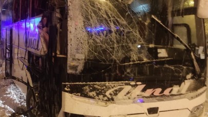 YOLCU OTOBÜSÜ KAZA YAPTI 12 YARALI