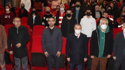 YÜREKLERDE AKİF DİLLERDE HÜRRİYET KONULU KONFERANS DÜZENLENDİ