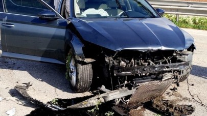 ZİNCİRLEME TRAFİK KAZASINDA 3 ARAÇ ÇARPIŞTI