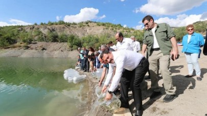 ZİYARET BARAJINA 100 BİN BALIK YAVRUSU BIRAKILDI