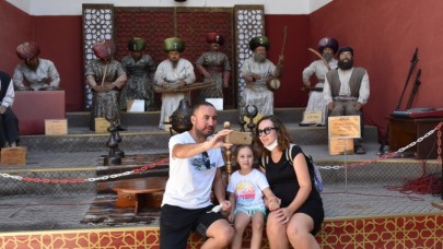 ZİYARETÇİLER, 700 YIL ÖNCESİNE YOLCULUK YAPIYOR
