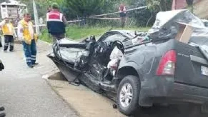 Trafik kazası: 1 ölü, 1 ağır yaralı