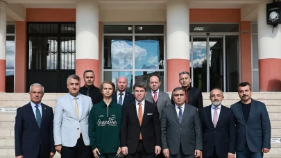 Vali Bakan Merzifon’da Öğrencilerle Buluştu