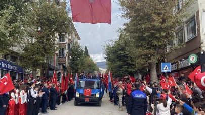 Merzifon Kırmızı-Beyaza Büründü: Cumhuriyet 102 Yaşında!