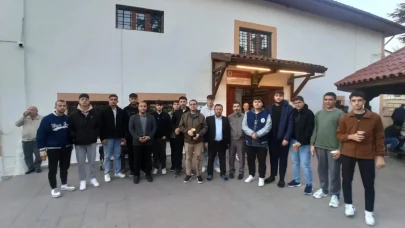 Gençler Seher Vaktinde Huzura Durdu