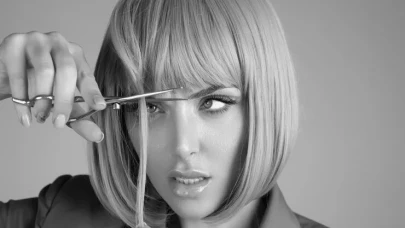 2025 Sonbaharında Kadınların Gözdesi Saç Stilleri: Doğallık, Katlar ve Sıcak Tonlar Trendde!