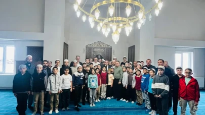 Merzifon’da Protokol, Hafız Öğrencilerle Namaz'da