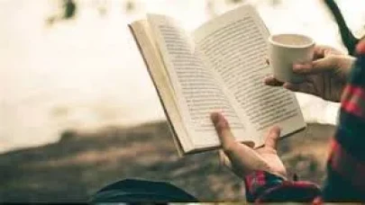 Rüyada Kitap Okumak Ne Anlama Gelir? Bilgelik, Farkındalık ve Manevi Aydınlanma İşareti!