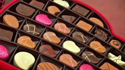 Rüyada Çikolata Yemek Ne Anlama Gelir? Tatlı Bir Mesaj mı, Gizli Bir Uyarı mı?