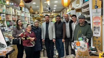 Merzifon AK Parti'den Esnafa Çiçekli Sürpriz