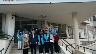 Gençlerden Huzurevin Ziyaret