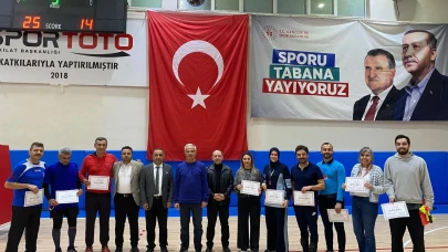 Merzifon'da Öğretmenler Sahada da Şampiyon!