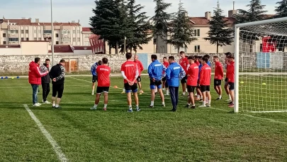 Başkan Çayan, Futbolcularla Toplantı Yaptı