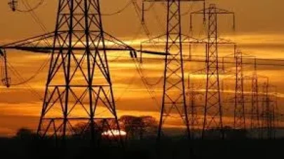 Elektrik akımına kapılarak düşen işçi hayatını kaybetti