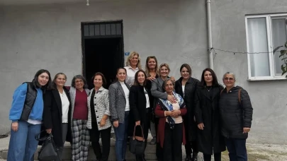 CHP Kadın Kolları “Köye Kuaför Götürme” Projesi Gerçekleştirdi