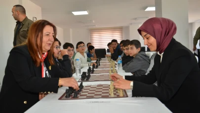Gümüşhacıköy’de Atatürk’e Saygı Satranç Turnuvası Düzenlendi
