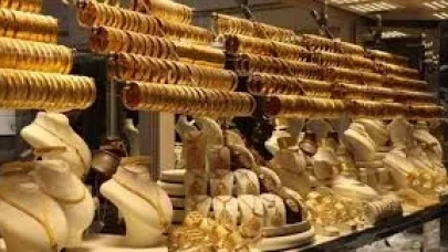 Kuyumcu çalışanı müşterileri dolandırdı