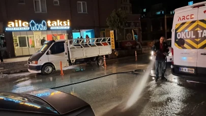 Amasya Belediyesi Gece Boyu Temizlik Çalışmalarını Sürdürüyor