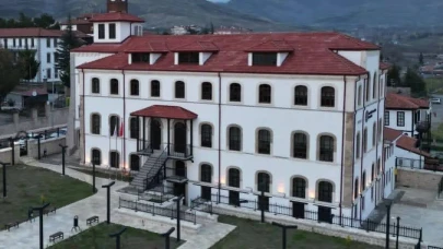 Kurdelayı Bakan Ersoy Kesecek!