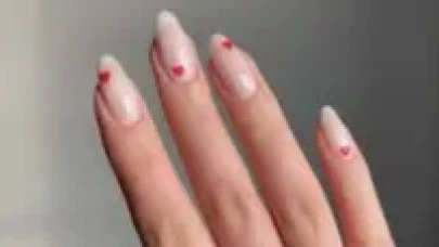 2025’te Kadınlarda Tırnak Şekli ve Manikür Modası: Zarafet, Yaratıcılık ve Kişisel İfade Öne Çıkıyor