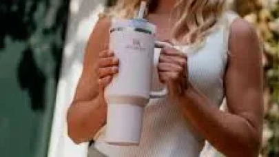 Kadınlarda Termos Modası: Şıklık ve Fonksiyonellik Bir Arada