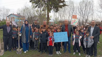Şeker İlkokulu’ndan Doğaya Nefes: Öğrenciler Fidan Dikti