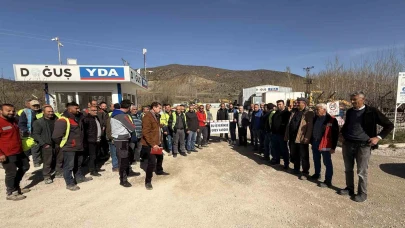 12 yıldır bitirilemeyen karayolunda işçiler maaşlarını eksik aldıkları için iş bıraktı