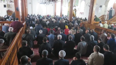 Merzifon'da Kadir Gecesi Dualarla İdrak Edildi