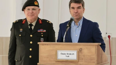 Vali Bakan Mehmetçikle Bayramlaştı