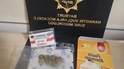 Kargo Paketinde Şaşırtan Uyuşturucu Yakalandı: Pasta Kreması Kutusunun İçinde!