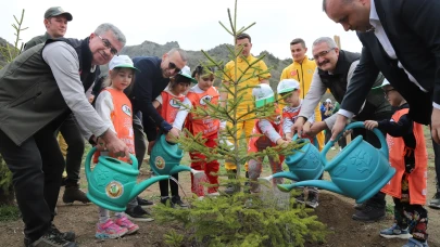 Amasya’da Minik Eller Fidanlarla Buluştu