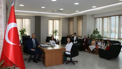 Minik Öğrencilerden Müdür Katipoğlu’na Bayram Ziyareti