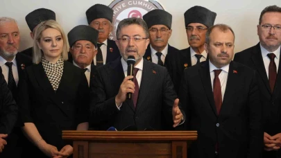 Bakan Yumaklı: "10 binlerce insanın katledilmesine şahitlik yapıyoruz"