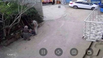 Dayısına kürekle saldırdı, o anlar güvenlik kamerasında