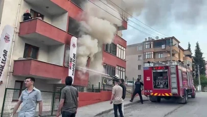 Yurt Binasında Yangın Korku Dolu Anlar Yaşattı, İtfaiye Hızla Devrede!