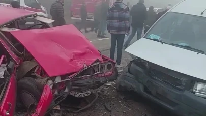 Ordu’da yoğun siste iki araç kafa kafaya çarpıştı: 3’ü ağır 5 yaralı