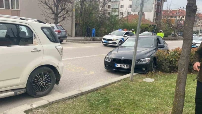Yayaya yol veren araçla çarpıştı: 1 yaralı