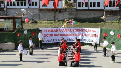 Amasya’da 23 Nisan Coşkusu Başladı: İl Millî Eğitim Müdürü Katipoğlu Öğrencilerin Heyecanına Ortak Oldu