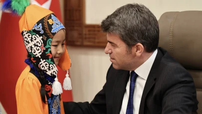 23 Nisan Etkinlikleri Kapsamında Yabancı Halk Dansları Ekiplerinden Vali Önder Bakan’a Ziyaret