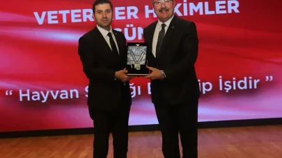Dünya Veteriner Hekimler Günü'nde Alp Kargı'ya Onur