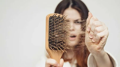 Rüyada Saç Dökülmesi Görmek Ne Anlama Gelir? İşte Detaylı Tabirler
