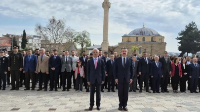 Merzifon'da 23 Nisan Coşkusu: Atatürk Anıtı'na Çelenk Sunuldu