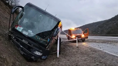 ÇORUM’DA OTOBÜS KAZASI: 24 YARALI!